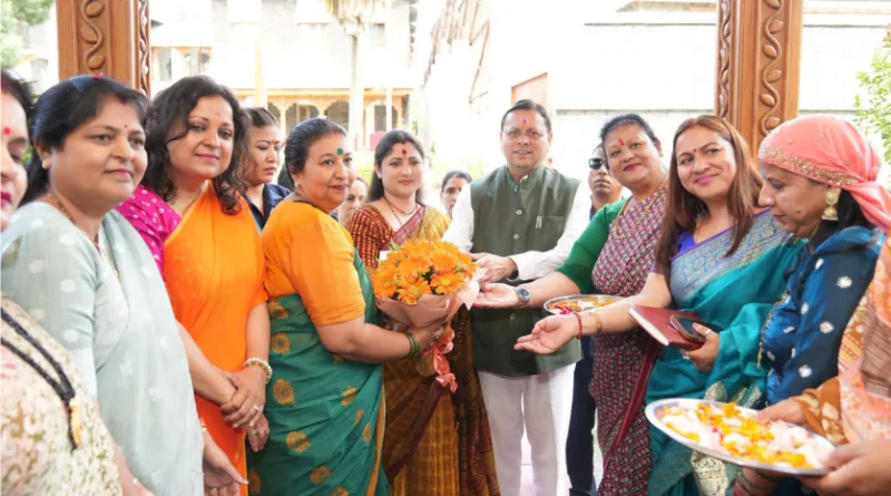 मुख्य सेवक सदन में प्रदेश भर से आई बहनों ने मुख्यमंत्री को बांधा रक्षा सूत्र