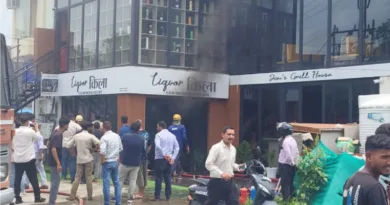 विदेशी शराब की दुकान में अचानक भीषण आग