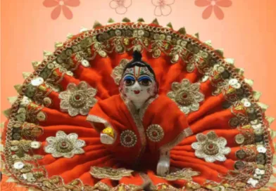 श्रीकृष्ण जन्मोत्सव से पहले बाजारों में रौनक, मथुरा-वृंदावन शैली की पोशाकों और श्रृंगार सामग्री को लेकर श्रद्धालुओं में खासा उत्साह