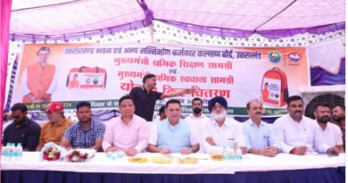 नगर निगम में मुख्यमंत्री श्रमिक शिक्षण सामग्री एवं मुख्यमंत्री श्रमिक स्वच्छता सामग्री योजना” के अंतर्गत किट वितरण कार्यक्रम