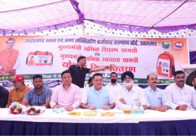 नगर निगम में मुख्यमंत्री श्रमिक शिक्षण सामग्री एवं मुख्यमंत्री श्रमिक स्वच्छता सामग्री योजना” के अंतर्गत किट वितरण कार्यक्रम