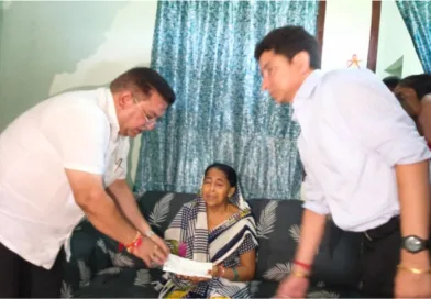 नगर निगम ने मृतक के परिवार को सौंपा दो लाख रुपये की आर्थिक सहायता का चेक