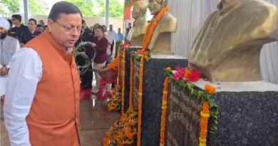 मुख्यमंत्री ने खटीमा गोलीकांड में शहीदों की प्रतिमा पर पुष्पचक्र अर्पित कर दी भावपूर्ण श्रद्धांजलि