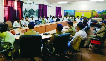 छात्र संघ चुनाव निष्पक्ष, शांतिपूर्ण और सौहार्दपूर्ण वातावरण में संपन्न कराने के लिए पुलिस और संभावित प्रत्याशियों के बैठक