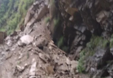 भीमताल-हल्द्वानी मोटर मार्ग पर वाहनों की आवाजाही बंद