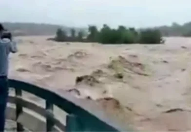 बारिश के बीच कोसी नदी का जलस्तर एक बार फिर तेजी से बढ़ रहा