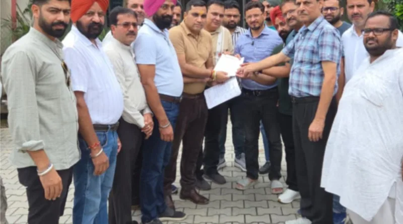 राइस मिलर्स एसोसिएशन ने उद्योग की समस्याओं, लंबित भुगतान एवं अन्य मांगों के समाधान हेतु तहसीलदार को सौंपा ज्ञापन