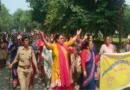 आंगनबाड़ी कार्यकर्ताओं ने अपनी विभिन्न मांगों को लेकर रुद्रपुर कलक्ट्रेट परिसर में किया प्रदर्शन