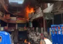 देहरादून: देवकी कॉम्प्लेक्स की दुकान में आग लगने से मची अफरी तफरी