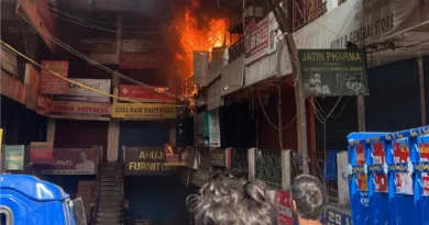 देहरादून: देवकी कॉम्प्लेक्स की दुकान में आग लगने से मची अफरी तफरी
