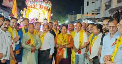 अलका पाल के नेतृत्व में कांग्रेसी कार्यकर्ताओं ने महाराजा अग्रसेन जी महाराज की शोभायात्रा का भव्य स्वागत