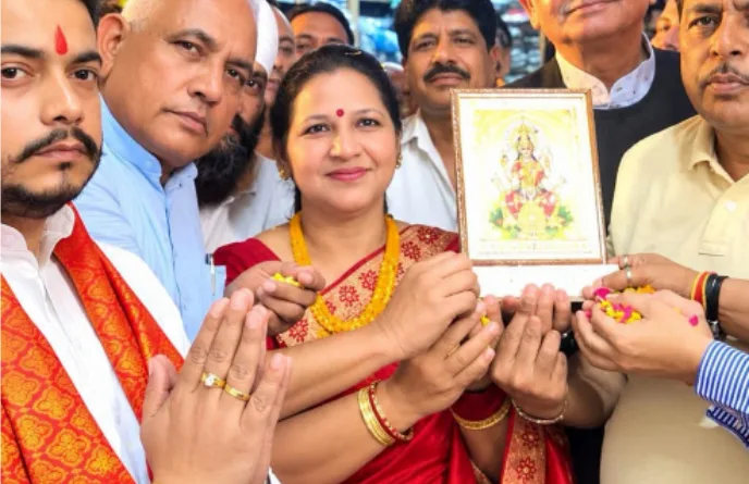 मां मनसा देवी शोभायात्रा का महानगर जिला कांग्रेस कमेटी ने किया भव्य स्वागत