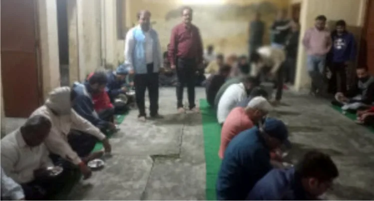 श्रीराधेहरि धर्मार्थ आयुर्वैदिक औषधालय ने औषधीय गुणों युक्त खीर वितरण