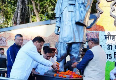 मुख्यमंत्री ने सरदार वल्लभभाई पटेल की प्रतिमा पर पुष्पांजलि अर्पित कर दी श्रद्धांजलि