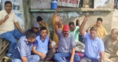 रामनगर रोडवेज में आवश्यक सुविधाएं नहीं होने से नराज कर्मचारियों ने दिया धरना