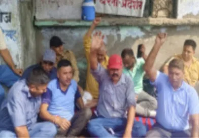 रामनगर रोडवेज में आवश्यक सुविधाएं नहीं होने से नराज कर्मचारियों ने दिया धरना